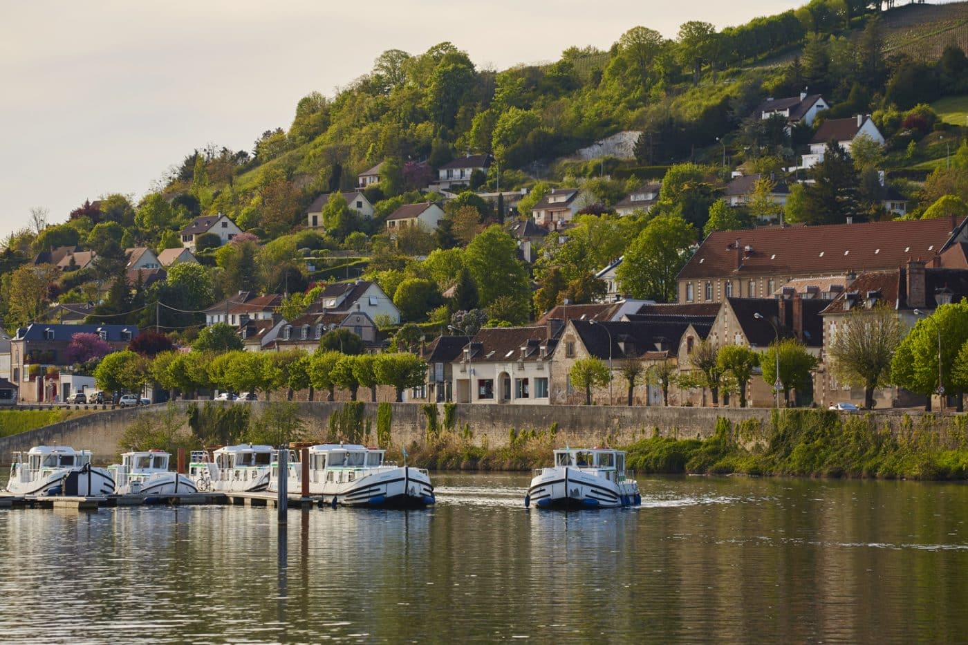 Den Sommer auf dem Canal du Nivernais feiern