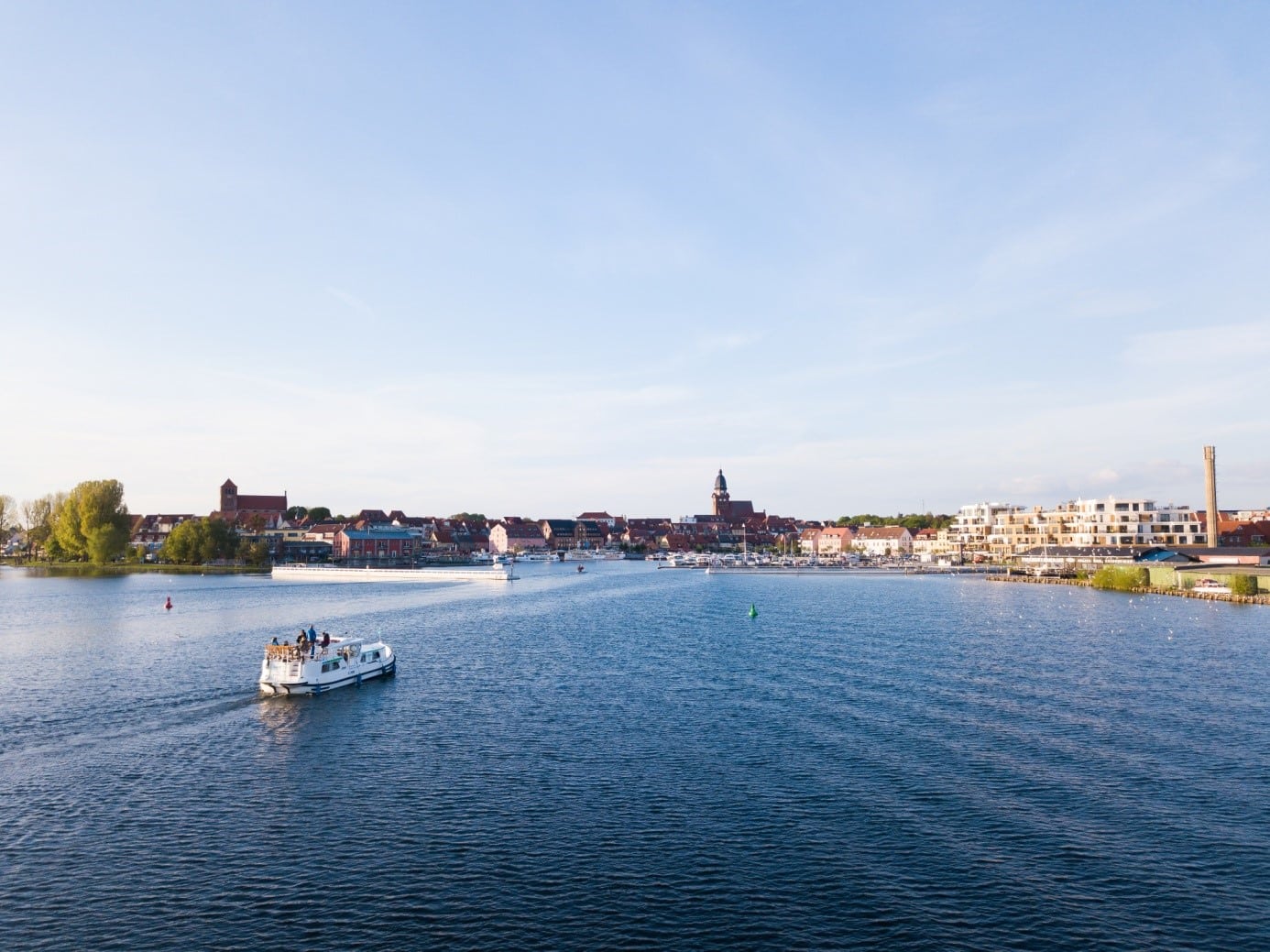 Unterwegs mit dem Hausboot an der Mecklenburgischen Seenplatte