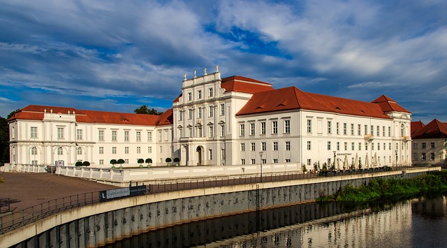 Ein patenter Oranienburg Hausboot Urlaub für Groß und Klein