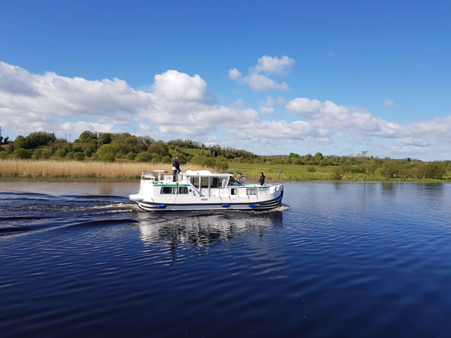 Ab Carrick mit Hausboot Lough Erne und Shannon erfahren: 2-in-1