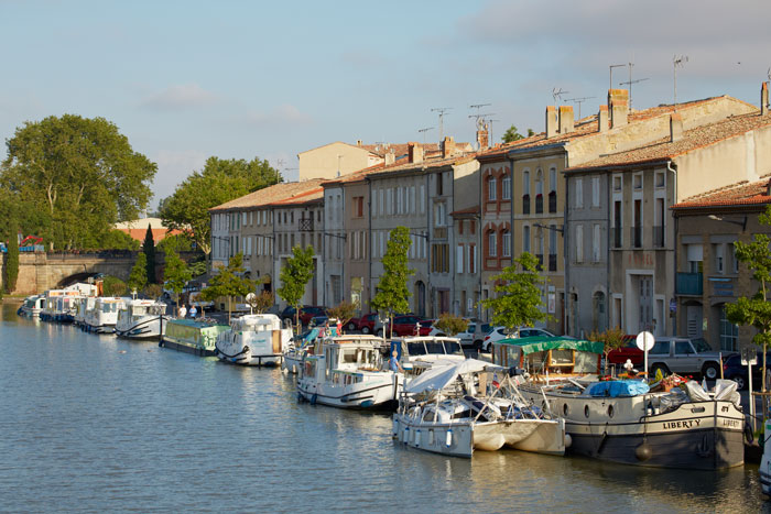 Where does the Canal du Midi start and finish?