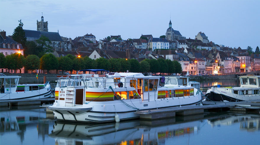 Burgundy Canal : Setting a course for the Renaissance chateaux