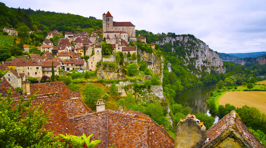 Discovering the most beautiful villages of France by canal boat
