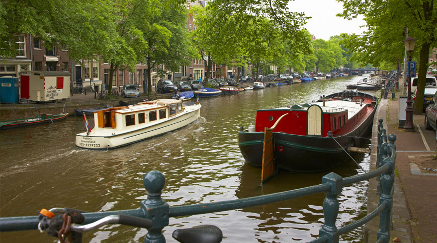 A cruise along holland's canals