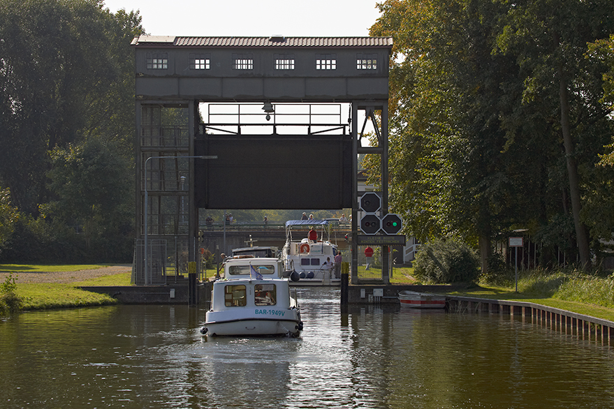 Grande écluse sur le canal