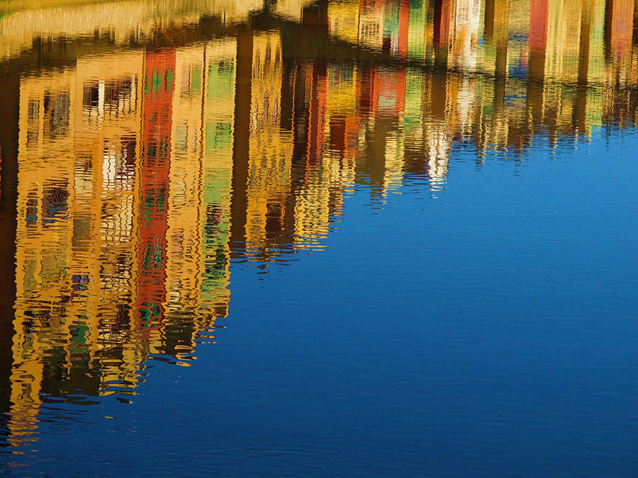 Reflet dans le canal