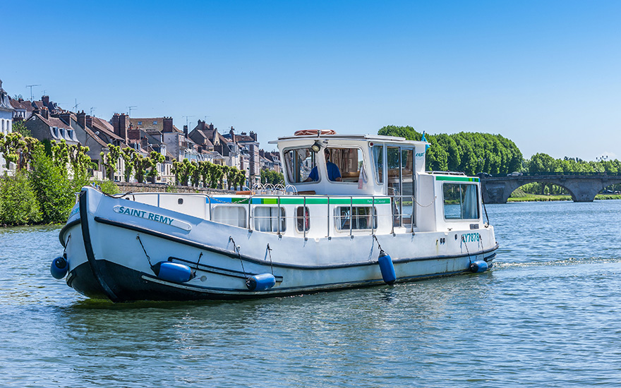 A self-drive Locaboat canal barge for every kind of holiday? OK! But which one?