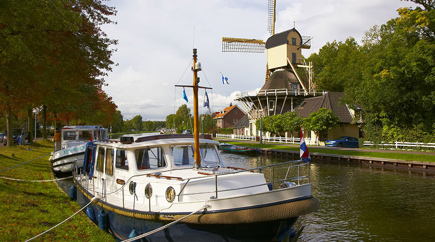 Bateau sur les canaux en Hollande