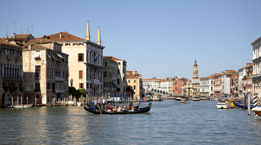 Tranquility on the canals. Travel tales by Sam Eletr