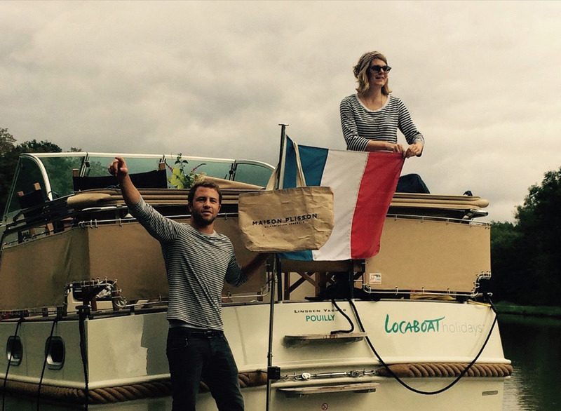 2 jeunes à bord d'un Linssen