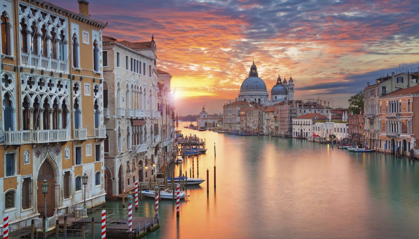 Zum Valentinstag eine Hausbootfahrt in Venedig!